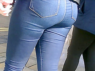 Candid bubble butt teen tight blue jeans